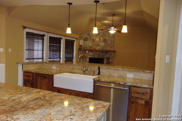 1622 Continental Dr, Pleasanton, Texas image 8