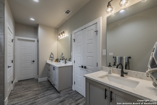 100 N Mahogany Path, La Vernia, Texas image 17