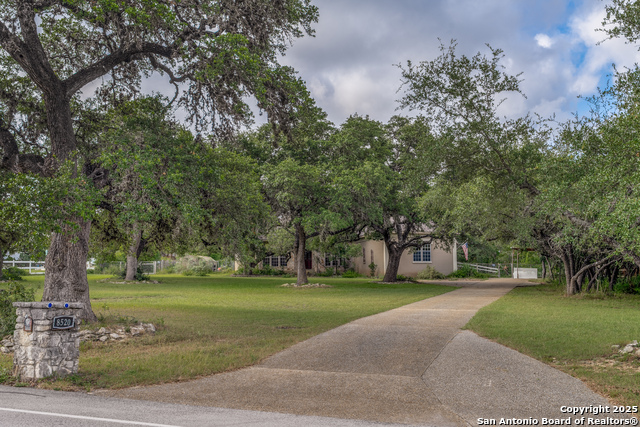 8520 Fair Oaks, Boerne, Texas image 2