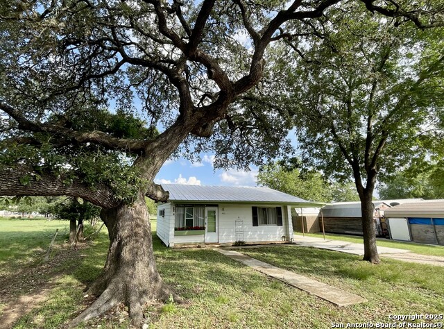 406 Hackberry, Bandera, Texas image 1