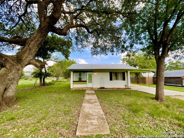406 Hackberry, Bandera, Texas image 2