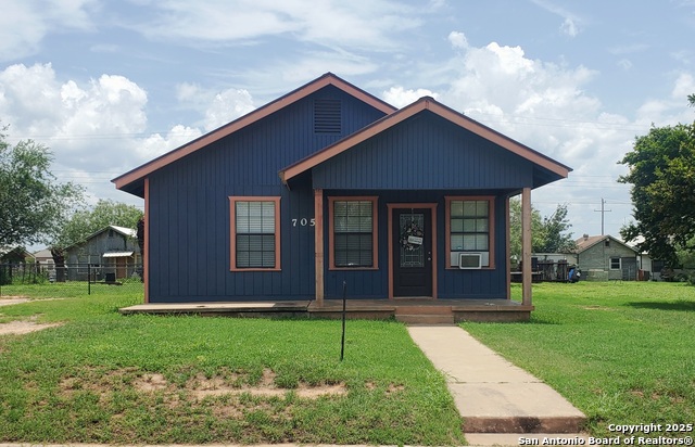705 Carrizo, Cotulla, Texas image 1