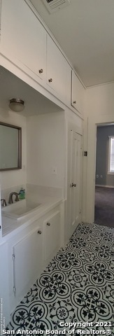 705 Carrizo, Cotulla, Texas image 11