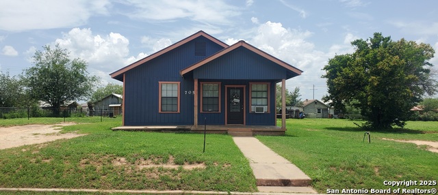 705 Carrizo, Cotulla, Texas image 4