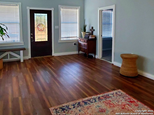 705 Carrizo, Cotulla, Texas image 5