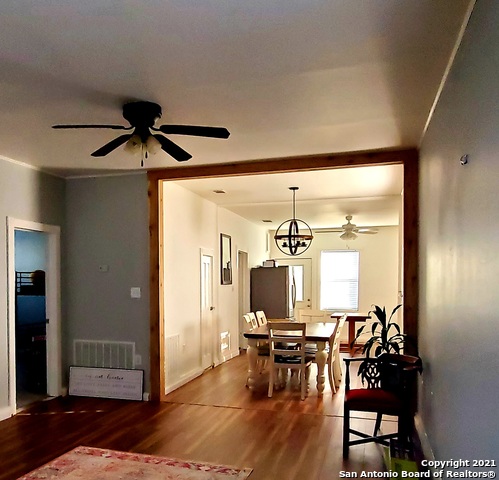 705 Carrizo, Cotulla, Texas image 6
