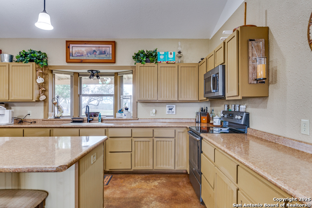 2217 County Road 412, Stockdale, Texas image 10