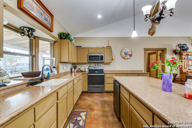 2217 County Road 412, Stockdale, Texas image 12