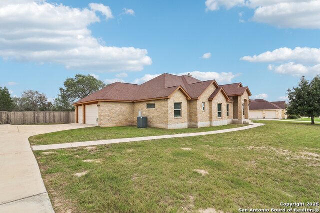 164 Abrego Lake, Floresville, Texas image 3