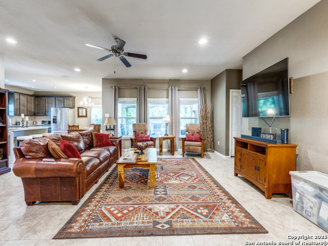 131 Ruger Path, New Braunfels, Texas image 6