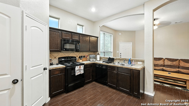 957/959 Floating Star, New Braunfels, Texas image 8
