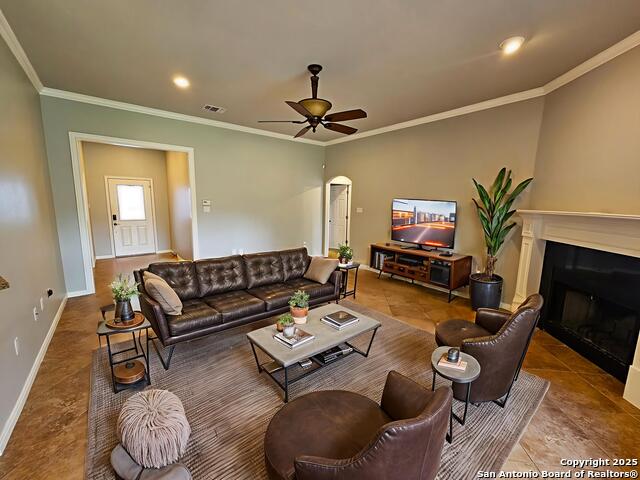 632 Garnet, Seguin, Texas image 4