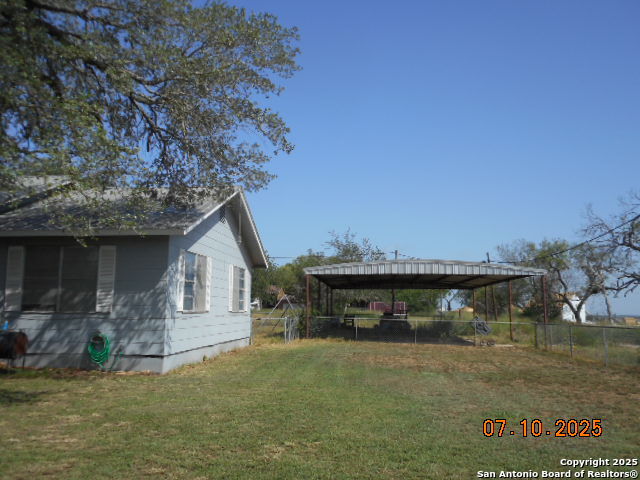 1315 Olive St, Jourdanton, Texas image 3