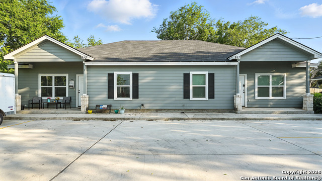 911-913 E Seideman, Seguin, Texas image 1