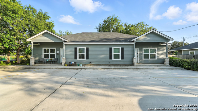911-913 E Seideman, Seguin, Texas image 2