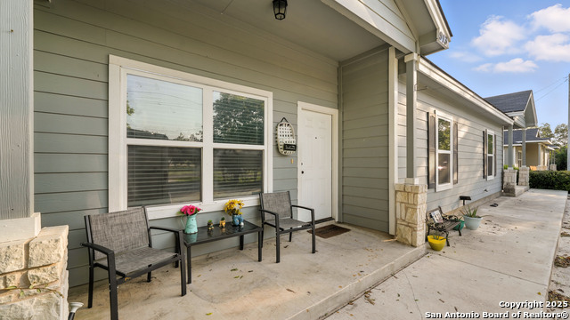 911-913 E Seideman, Seguin, Texas image 3