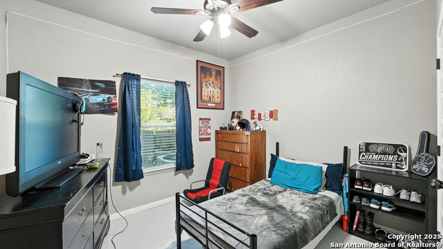 911-913 E Seideman, Seguin, Texas image 36