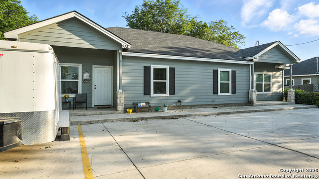911-913 E Seideman, Seguin, Texas image 5