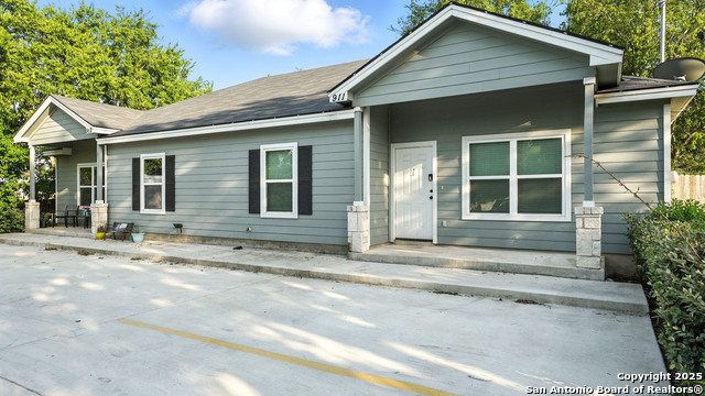 911-913 E Seideman, Seguin, Texas image 6