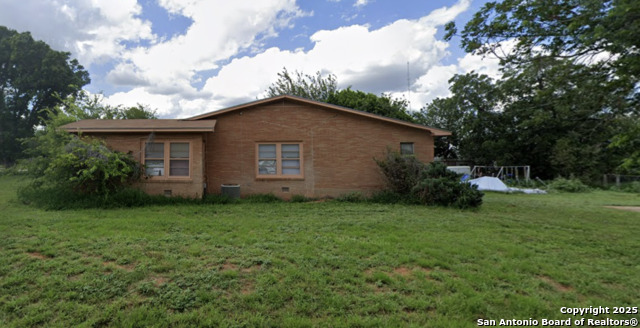 720 S Walnut St, Pearsall, Texas image 1
