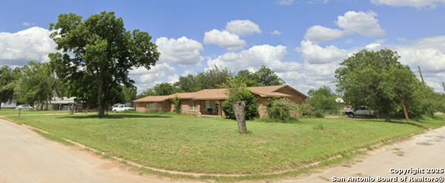 720 S Walnut St, Pearsall, Texas image 4