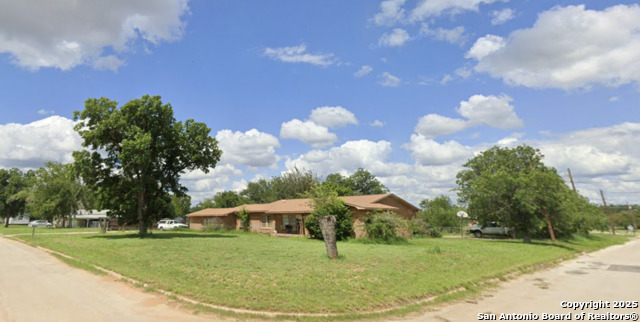 720 S Walnut St, Pearsall, Texas image 5