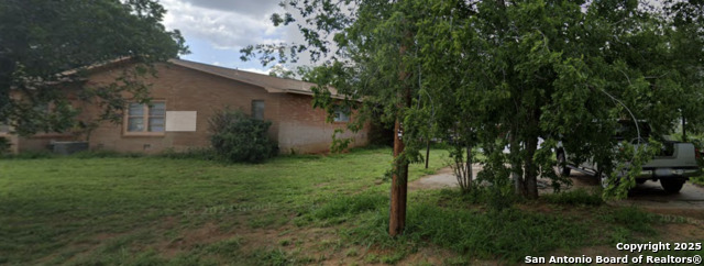 720 S Walnut St, Pearsall, Texas image 7