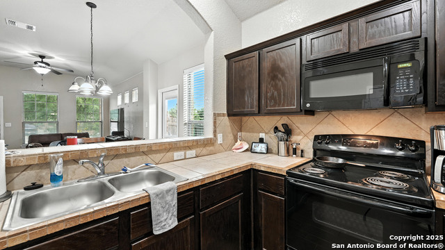 557 Creekside, New Braunfels, Texas image 24