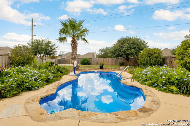 2194 Pioneer, Seguin, Texas image 2