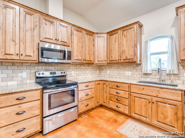 1011 Timbercrest, Pleasanton, Texas image 11