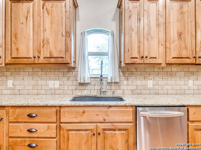 1011 Timbercrest, Pleasanton, Texas image 12