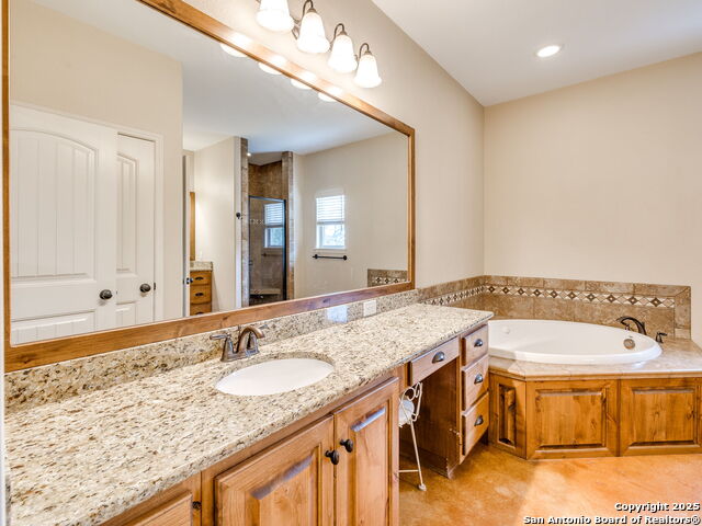 1011 Timbercrest, Pleasanton, Texas image 17
