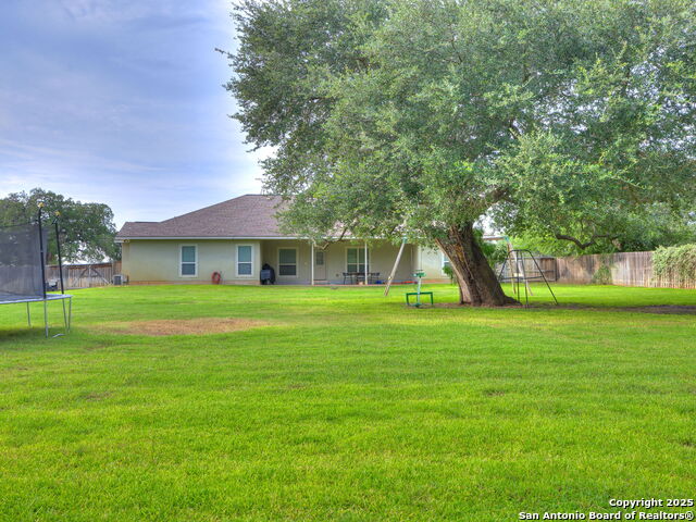 1011 Timbercrest, Pleasanton, Texas image 24
