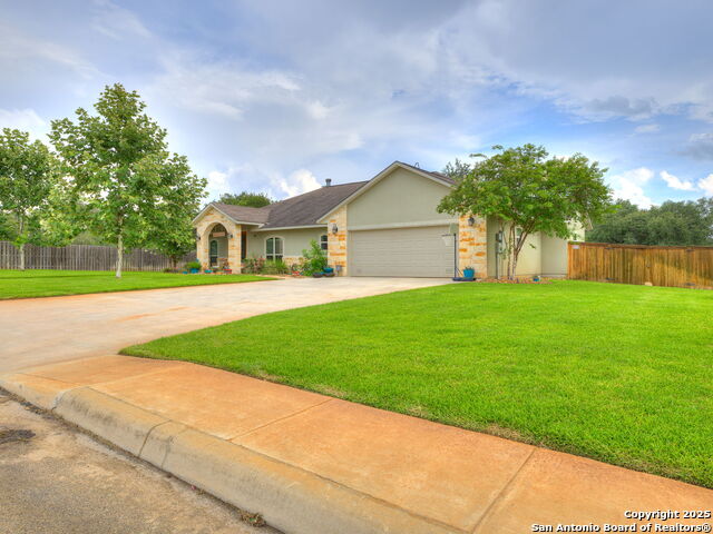 1011 Timbercrest, Pleasanton, Texas image 4