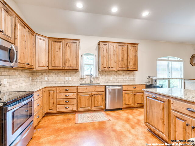 1011 Timbercrest, Pleasanton, Texas image 9