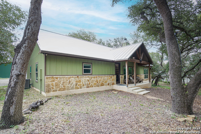 719 Falling Leaves, Adkins, Texas image 2