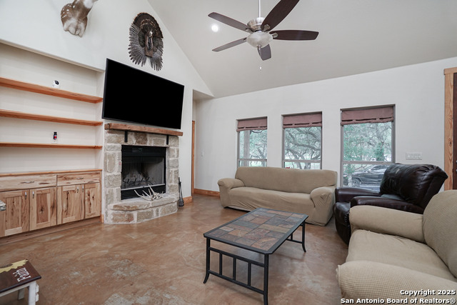 719 Falling Leaves, Adkins, Texas image 8