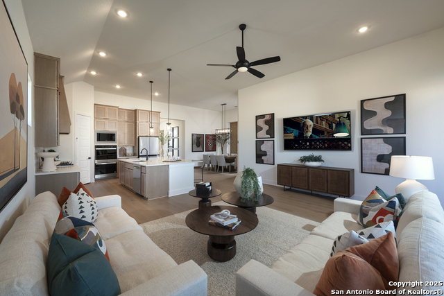 303 Ainslie St W, Castroville, Texas image 3