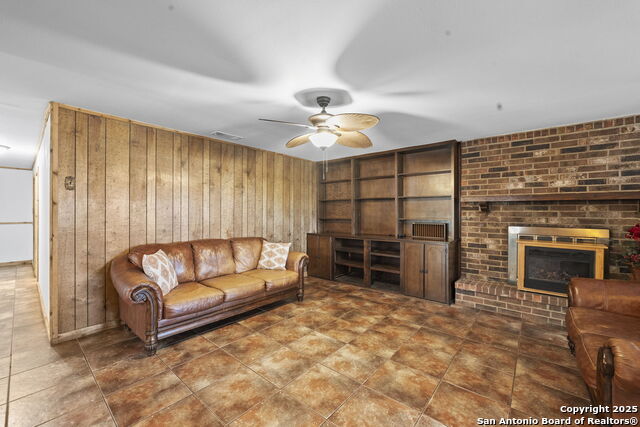 311 Indian Pink, Floresville, Texas image 11