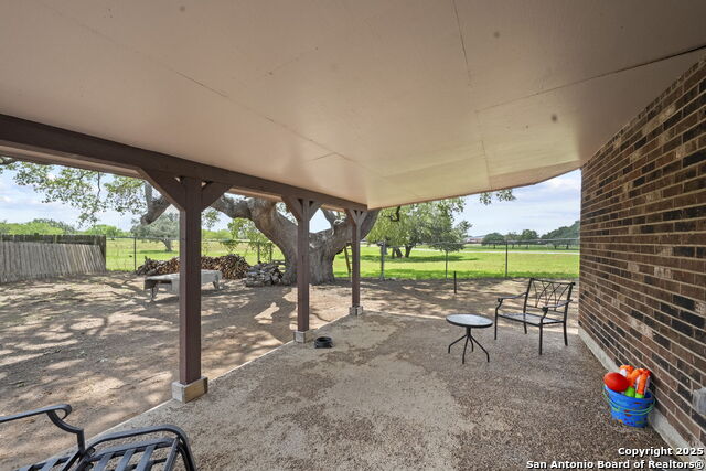 311 Indian Pink, Floresville, Texas image 2