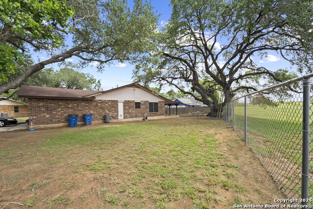 311 Indian Pink, Floresville, Texas image 3
