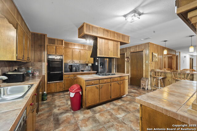 311 Indian Pink, Floresville, Texas image 6