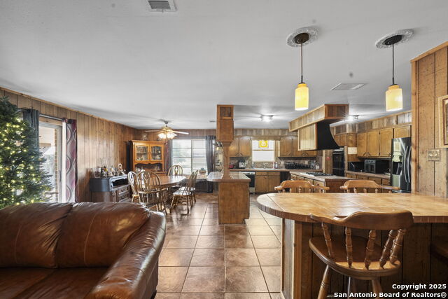 311 Indian Pink, Floresville, Texas image 9