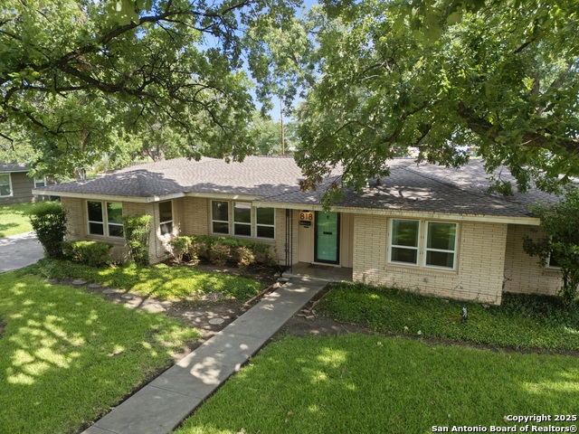 818 Cherry, Uvalde, Texas image 1