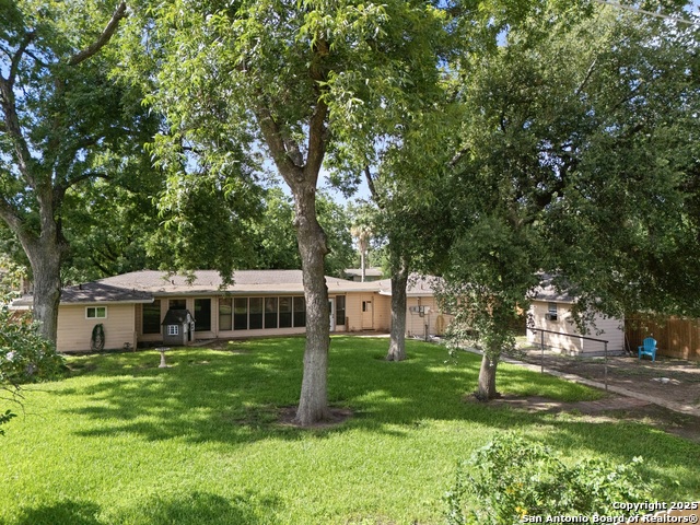 818 Cherry, Uvalde, Texas image 24