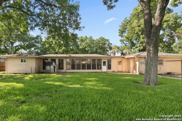 818 Cherry, Uvalde, Texas image 25