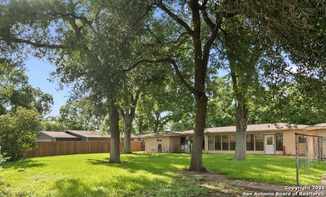 818 Cherry, Uvalde, Texas image 28