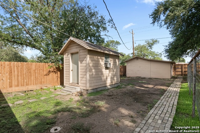 818 Cherry, Uvalde, Texas image 30