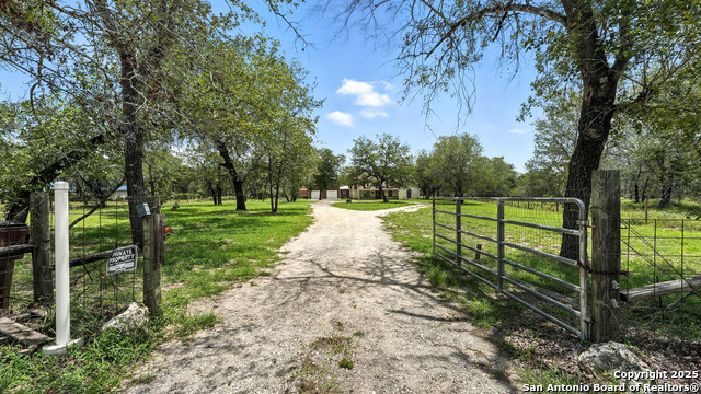 1435 Meadow Glen, Adkins, Texas image 3