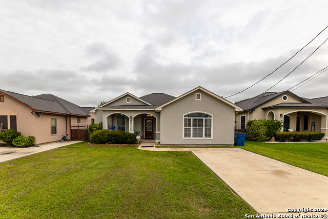 1026 Ave H, Poteet, Texas image 2